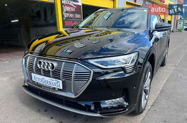Позашляховик / Кросовер Audi e-tron 2022 в 