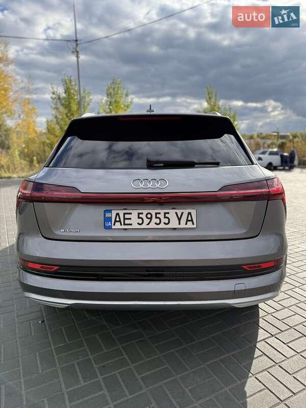 Позашляховик / Кросовер Audi e-tron 2019 в Дніпрі