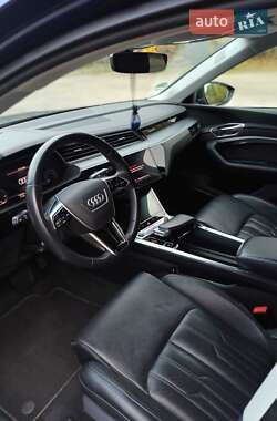 Позашляховик / Кросовер Audi e-tron 2021 в 