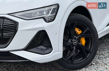 Позашляховик / Кросовер Audi e-tron 2021 в 