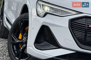 Позашляховик / Кросовер Audi e-tron 2021 в 