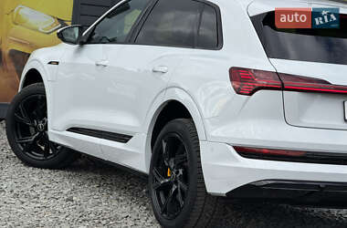 Позашляховик / Кросовер Audi e-tron 2021 в 