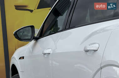 Позашляховик / Кросовер Audi e-tron 2021 в 