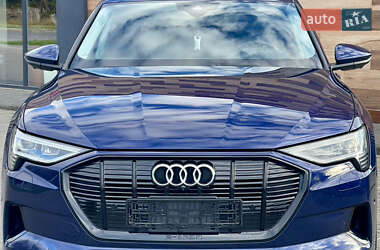 Позашляховик / Кросовер Audi e-tron 2021 в 