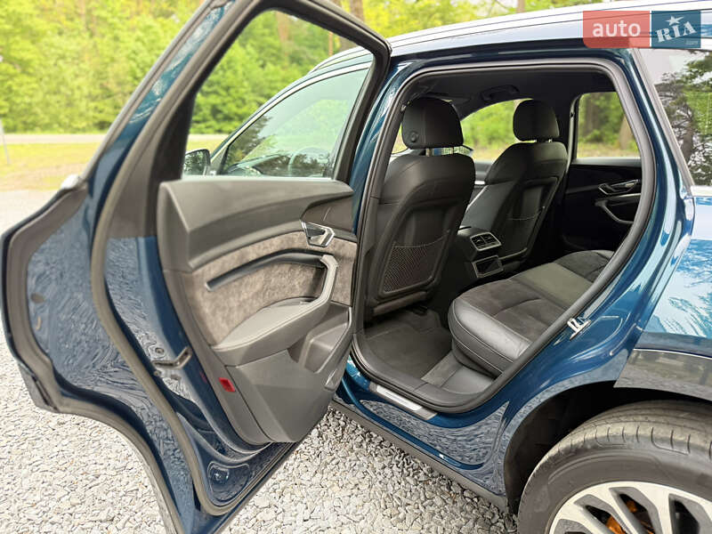 Позашляховик / Кросовер Audi e-tron 2019 в Львові фото 47 Позашляховик / Кросовер Audi e-tron 2019 в Львові