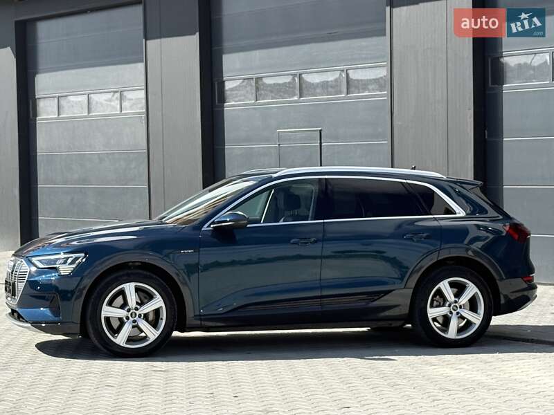 Позашляховик / Кросовер Audi e-tron 2021 в Городку