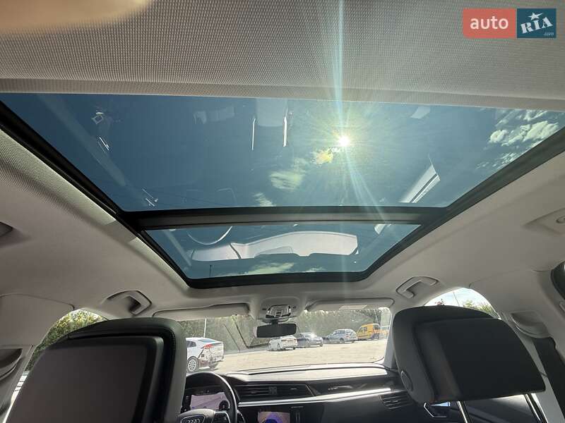 Позашляховик / Кросовер Audi e-tron 2021 в Городку