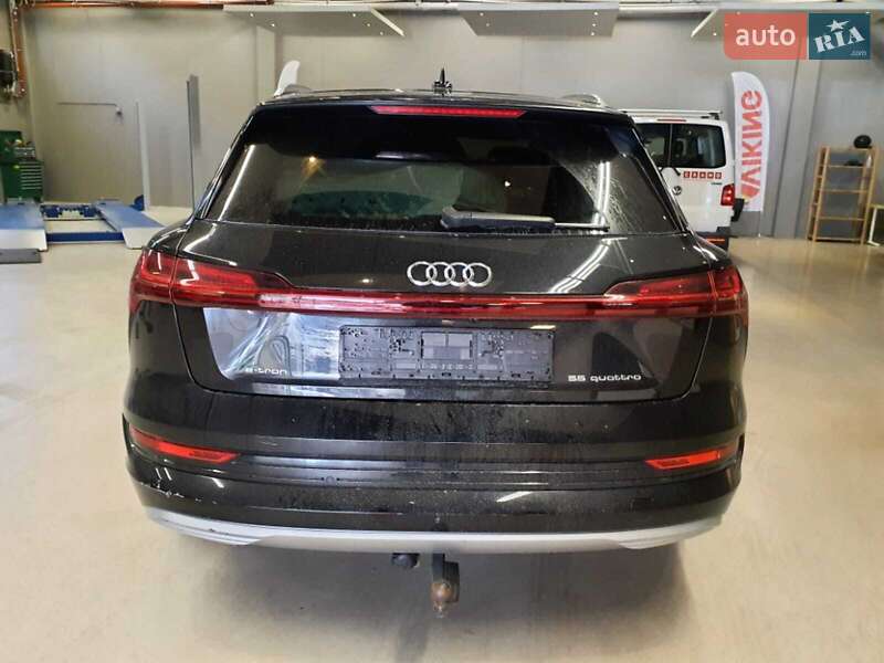 Позашляховик / Кросовер Audi e-tron 2019 в Києві фото 21 Позашляховик / Кросовер Audi e-tron 2019 в Києві