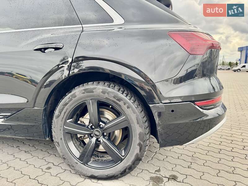 Внедорожник / Кроссовер Audi e-tron 2019 в Сарнах