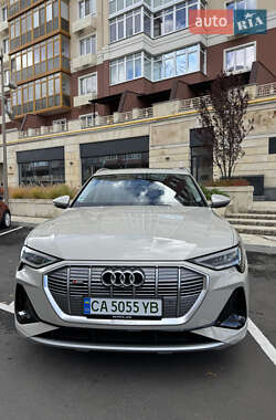 Позашляховик / Кросовер Audi e-tron 2021 в 