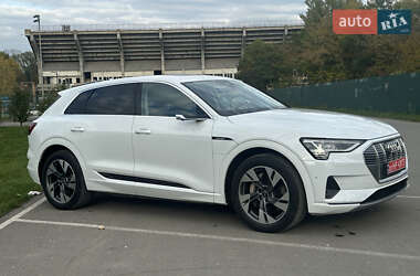Внедорожник / Кроссовер Audi e-tron 2021 в 