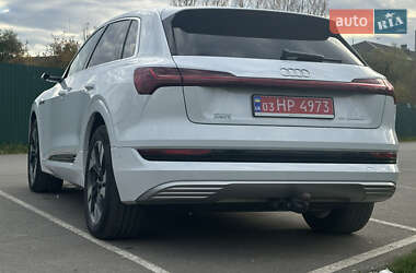 Внедорожник / Кроссовер Audi e-tron 2021 в 