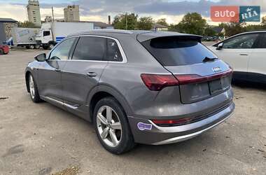 Внедорожник / Кроссовер Audi e-tron 2019 в 