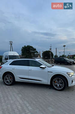 Позашляховик / Кросовер Audi e-tron 2019 в 