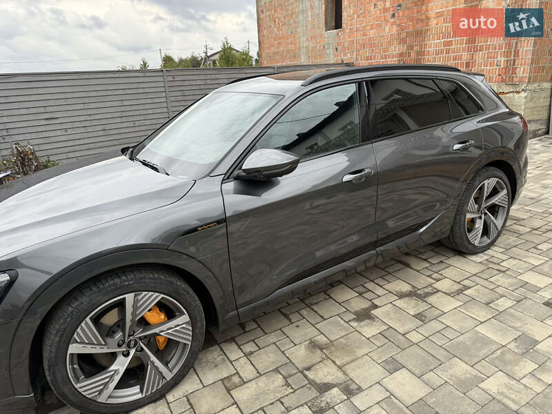 Позашляховик / Кросовер Audi e-tron 2022 в Чернівцях