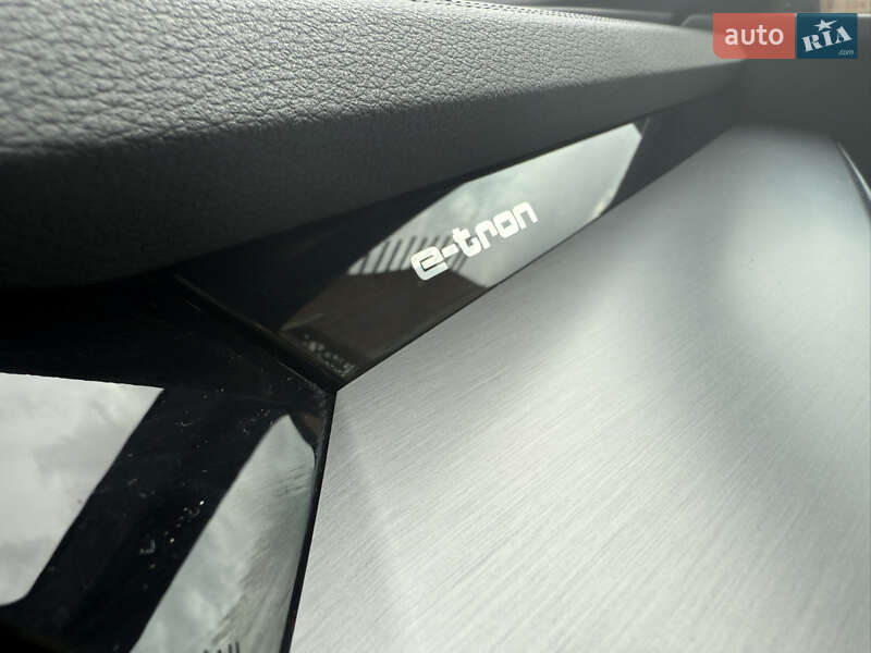 Позашляховик / Кросовер Audi e-tron 2022 в Чернівцях