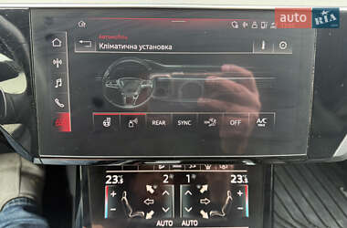 Позашляховик / Кросовер Audi e-tron 2022 в 
