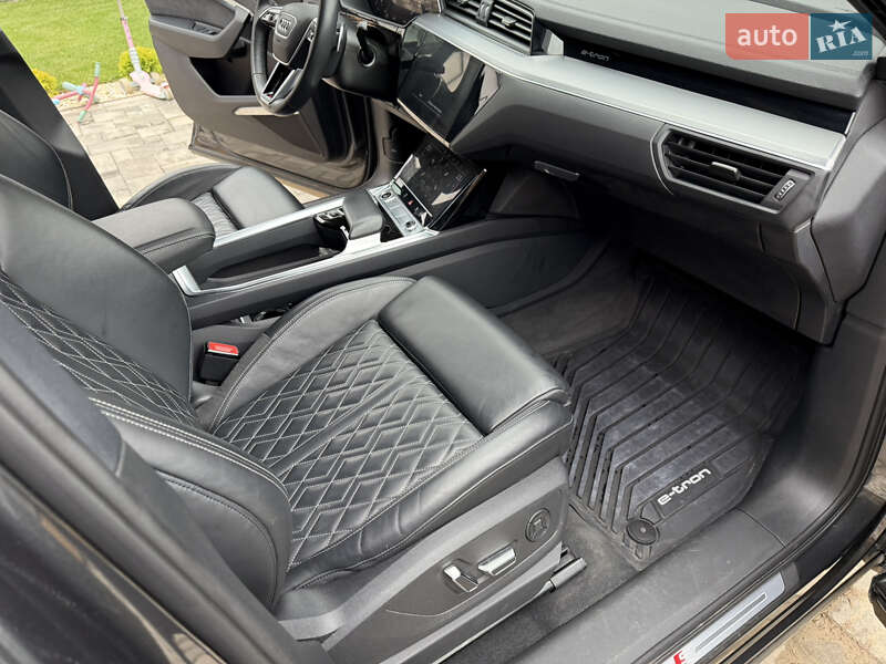 Позашляховик / Кросовер Audi e-tron 2022 в Чернівцях