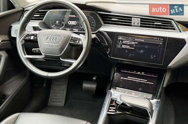 Внедорожник / Кроссовер Audi e-tron 2020 в 