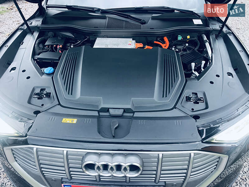Позашляховик / Кросовер Audi e-tron 2019 в Бродах