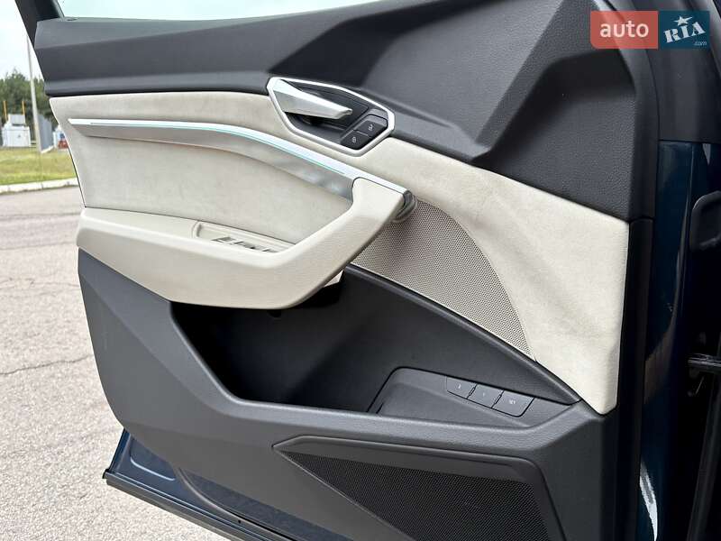 Позашляховик / Кросовер Audi e-tron 2021 в Києві