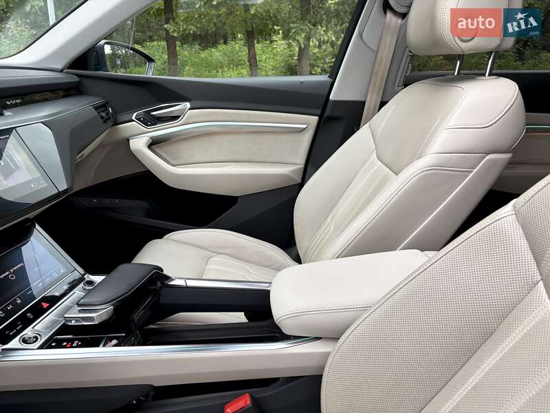 Позашляховик / Кросовер Audi e-tron 2021 в Києві