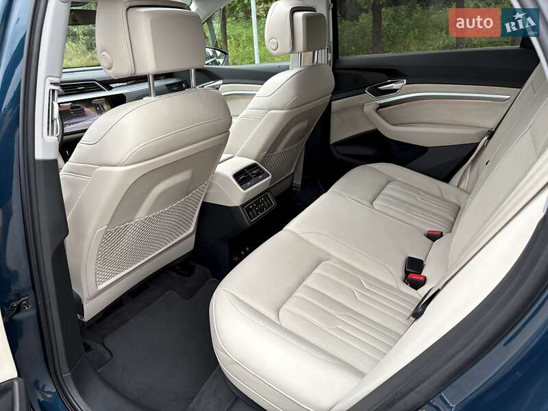 Позашляховик / Кросовер Audi e-tron 2021 в Києві