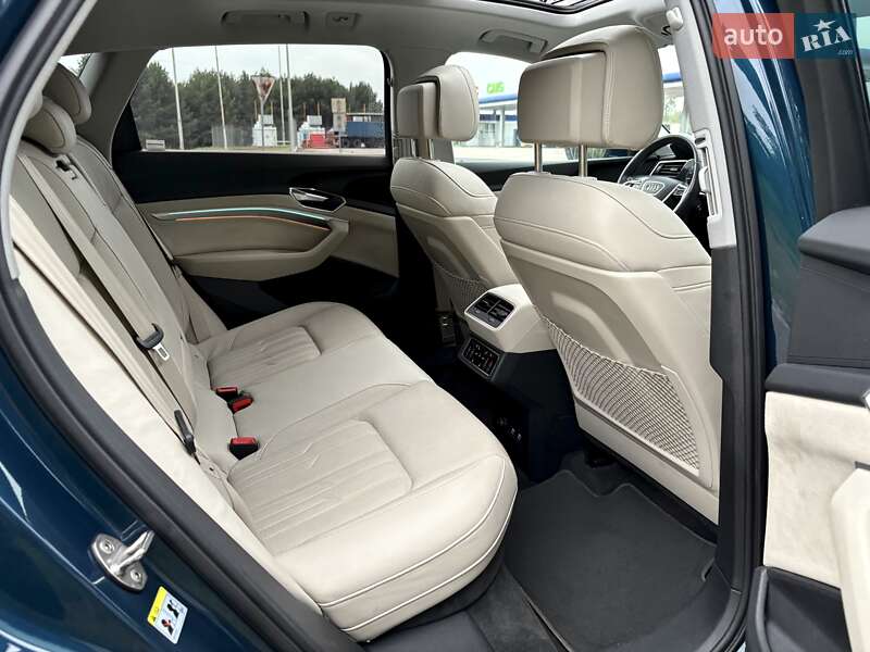 Позашляховик / Кросовер Audi e-tron 2021 в Києві