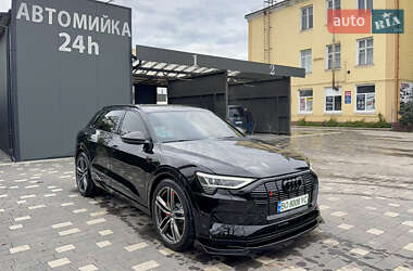 Позашляховик / Кросовер Audi e-tron 2020 в 