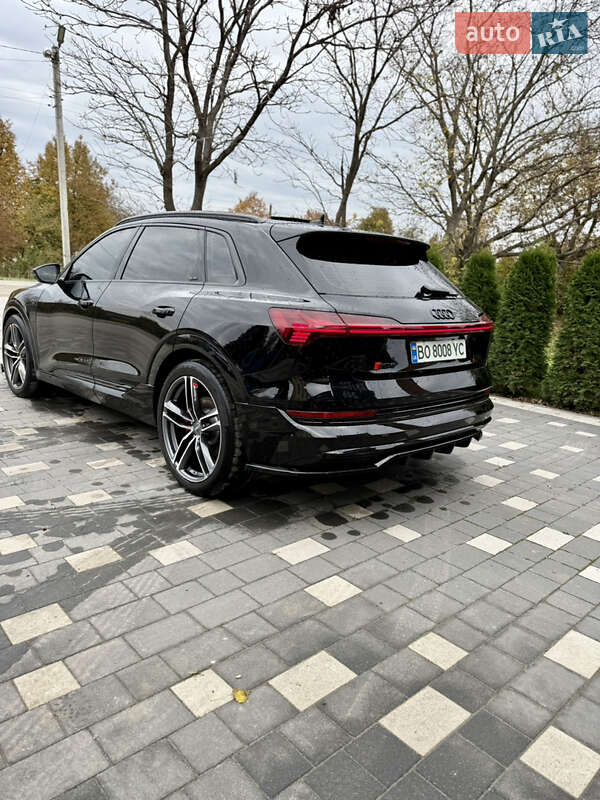 Позашляховик / Кросовер Audi e-tron 2020 в 