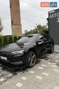 Позашляховик / Кросовер Audi e-tron 2020 в 