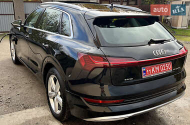 Позашляховик / Кросовер Audi e-tron 2019 в 