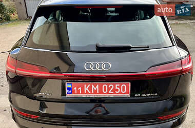 Позашляховик / Кросовер Audi e-tron 2019 в 