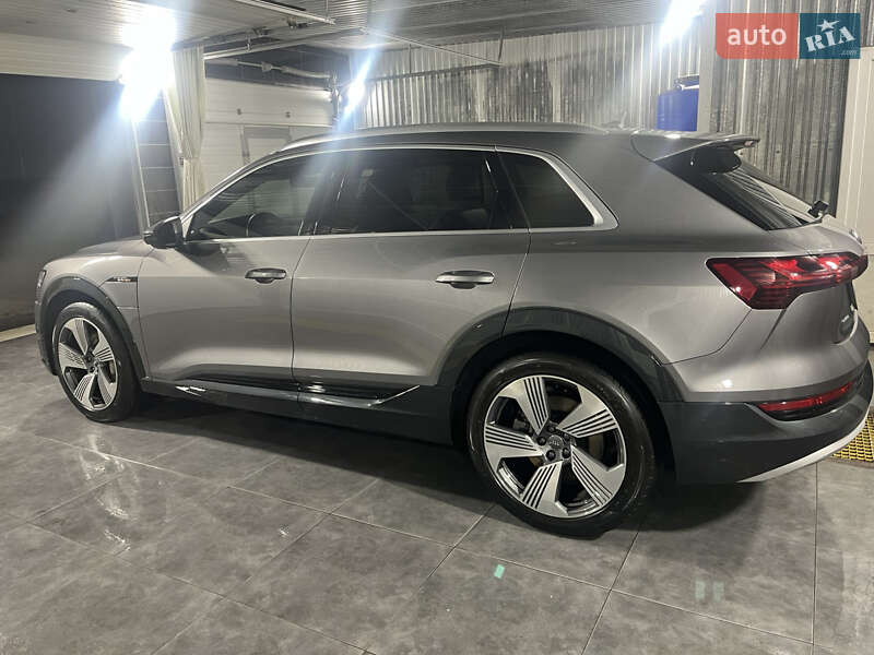 Внедорожник / Кроссовер Audi e-tron 2019 в Полтаве