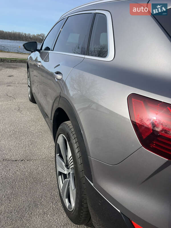 Внедорожник / Кроссовер Audi e-tron 2019 в Полтаве