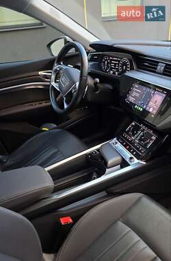 Внедорожник / Кроссовер Audi e-tron 2020 в 