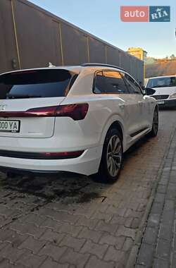 Внедорожник / Кроссовер Audi e-tron 2020 в 