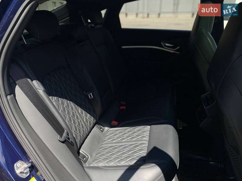 Позашляховик / Кросовер Audi e-tron 2021 в Києві фото 22 Позашляховик / Кросовер Audi e-tron 2021 в Києві