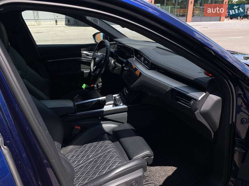 Позашляховик / Кросовер Audi e-tron 2021 в Києві фото 26 Позашляховик / Кросовер Audi e-tron 2021 в Києві