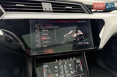 Позашляховик / Кросовер Audi e-tron 2021 в  фото 37 Позашляховик / Кросовер Audi e-tron 2021 в