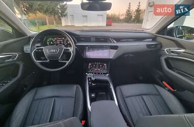 Позашляховик / Кросовер Audi e-tron 2021 в 