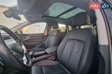 Позашляховик / Кросовер Audi e-tron 2021 в 