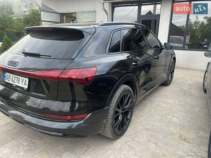 Позашляховик / Кросовер Audi e-tron 2022 в Вінниці