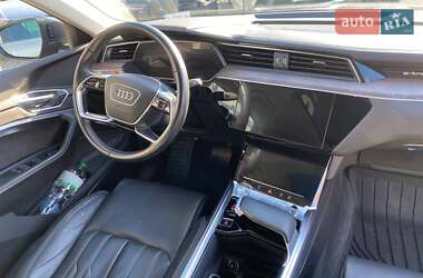 Позашляховик / Кросовер Audi e-tron 2019 в  фото 10 Позашляховик / Кросовер Audi e-tron 2019 в