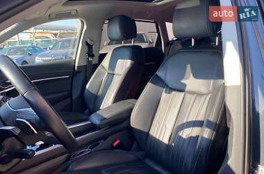 Позашляховик / Кросовер Audi e-tron 2019 в  фото 21 Позашляховик / Кросовер Audi e-tron 2019 в