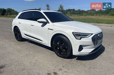 Позашляховик / Кросовер Audi e-tron 2019 в 