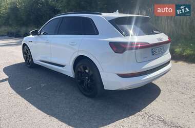 Позашляховик / Кросовер Audi e-tron 2019 в 