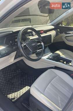 Позашляховик / Кросовер Audi e-tron 2019 в 