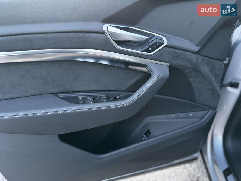 Позашляховик / Кросовер Audi e-tron 2020 в Бережанах