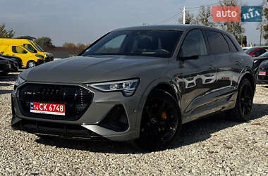 Внедорожник / Кроссовер Audi e-tron 2022 в 